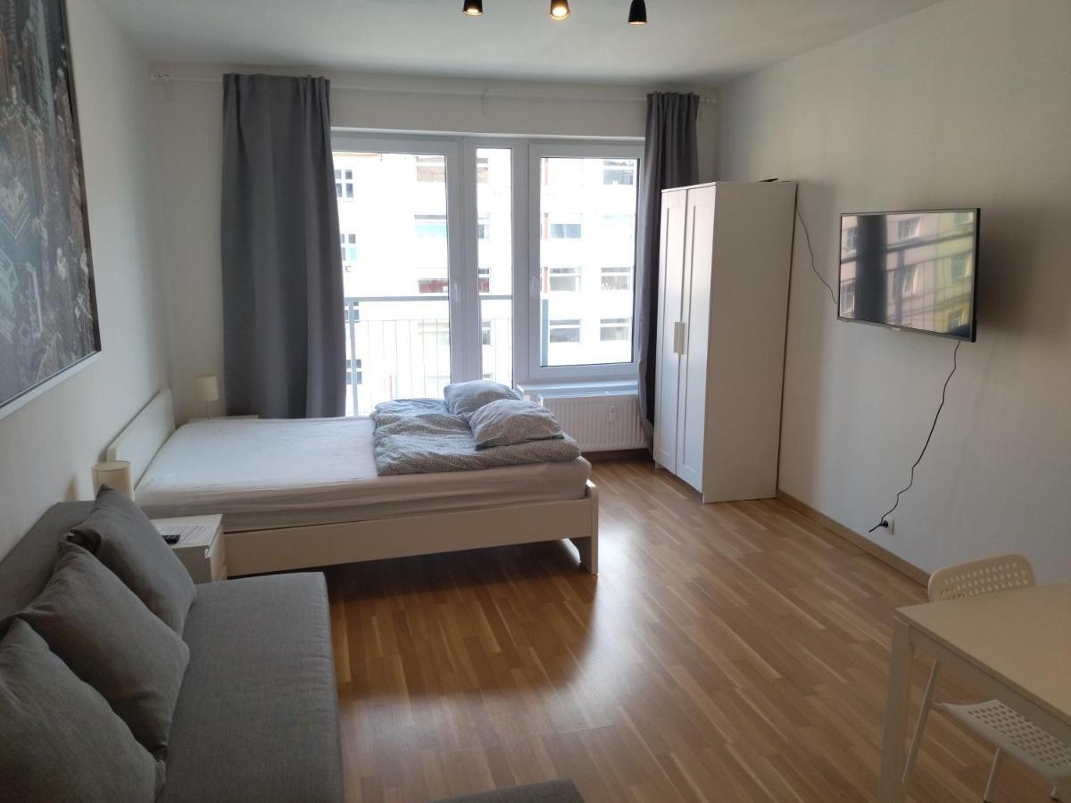 Brand New One Bedroom Apartment #54 In Brand New Building With Free Parking Prag Dış mekan fotoğraf